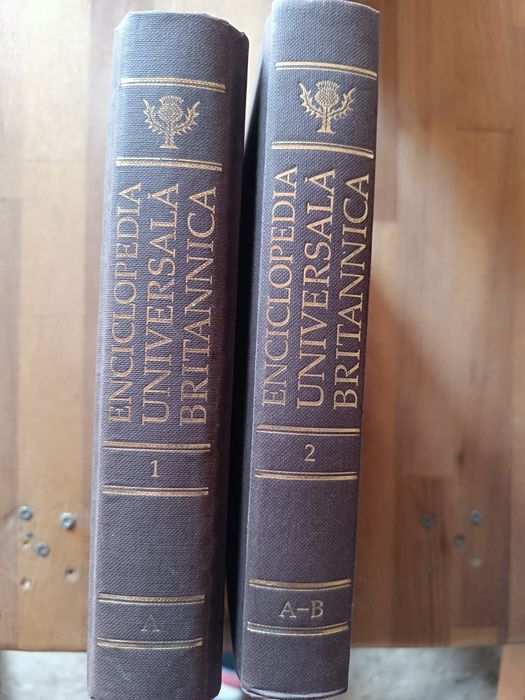Vând enciclopediile universale ale Britaniei