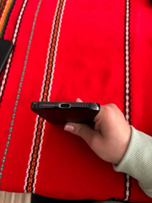 Продавам Samsung s 22