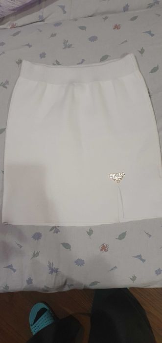 Пола бяла PRADA нова размер S