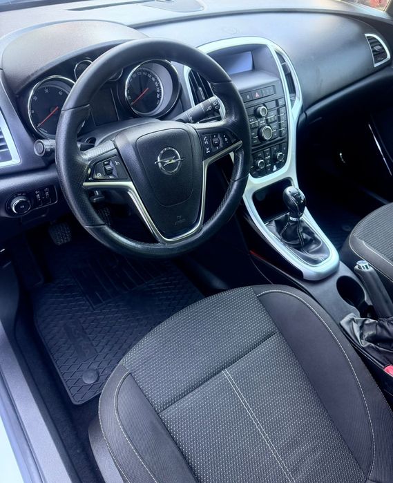 Opel Astra J - An 2012 - 1.7 Diesel 110CP - Clima * Pilot * Senzori