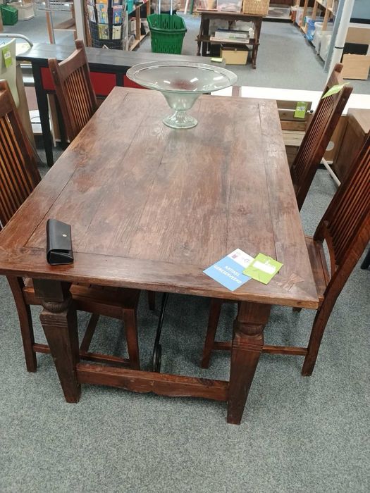 Масивни дървени маси