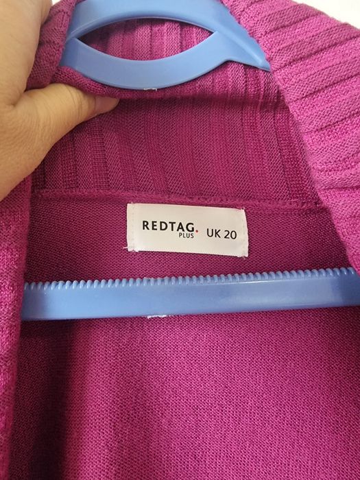 Кардиган RED TAG Отличном состоянии дефект нету 
Юнусобод 17-квартал