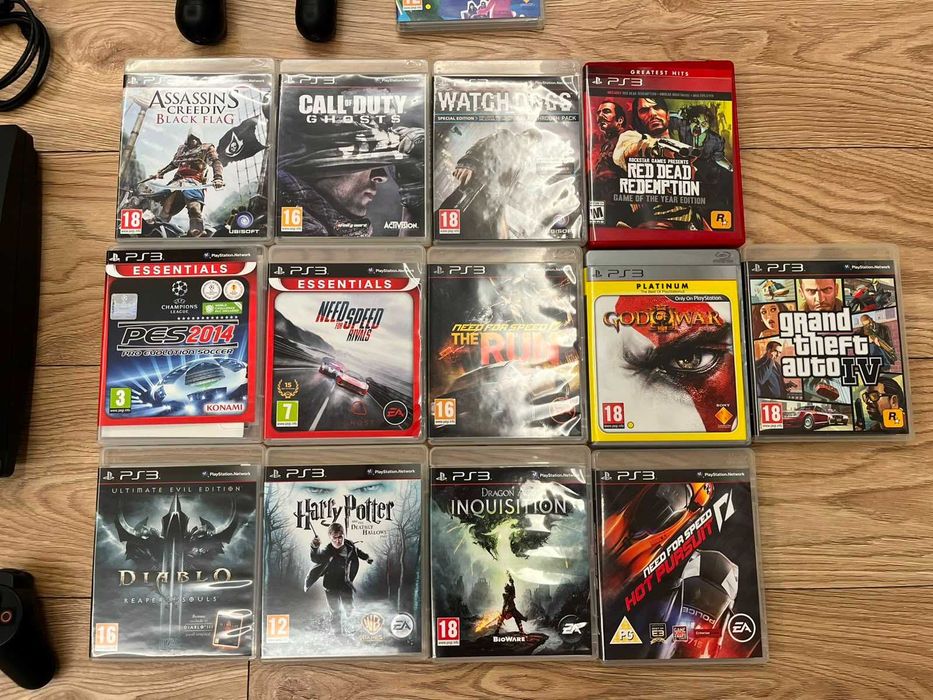 PlayStation 3  / 2 Manete / 13 Jocuri / 2 controllere Move + starter disc