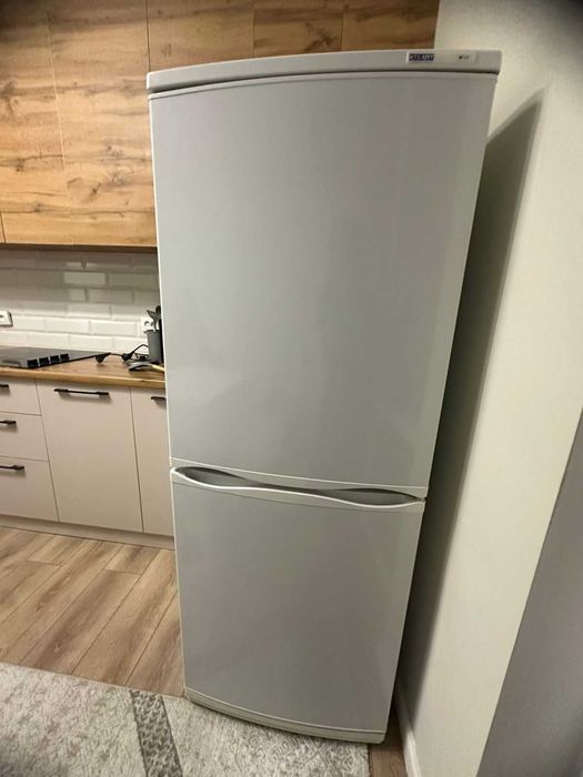 продается стиралка и холодильник