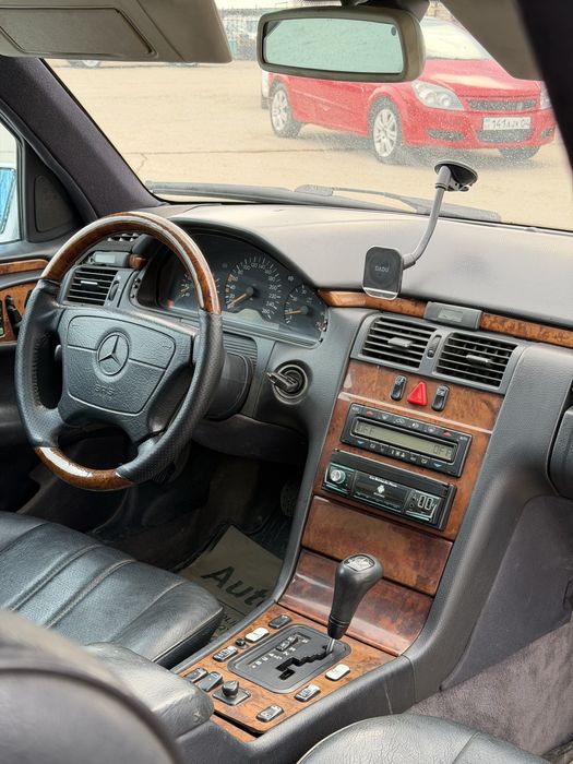 Mercedes Benz E240 W210