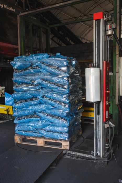 Cocs sortat in saci de 20 kg ,umiditate 7 %Doar cu programare