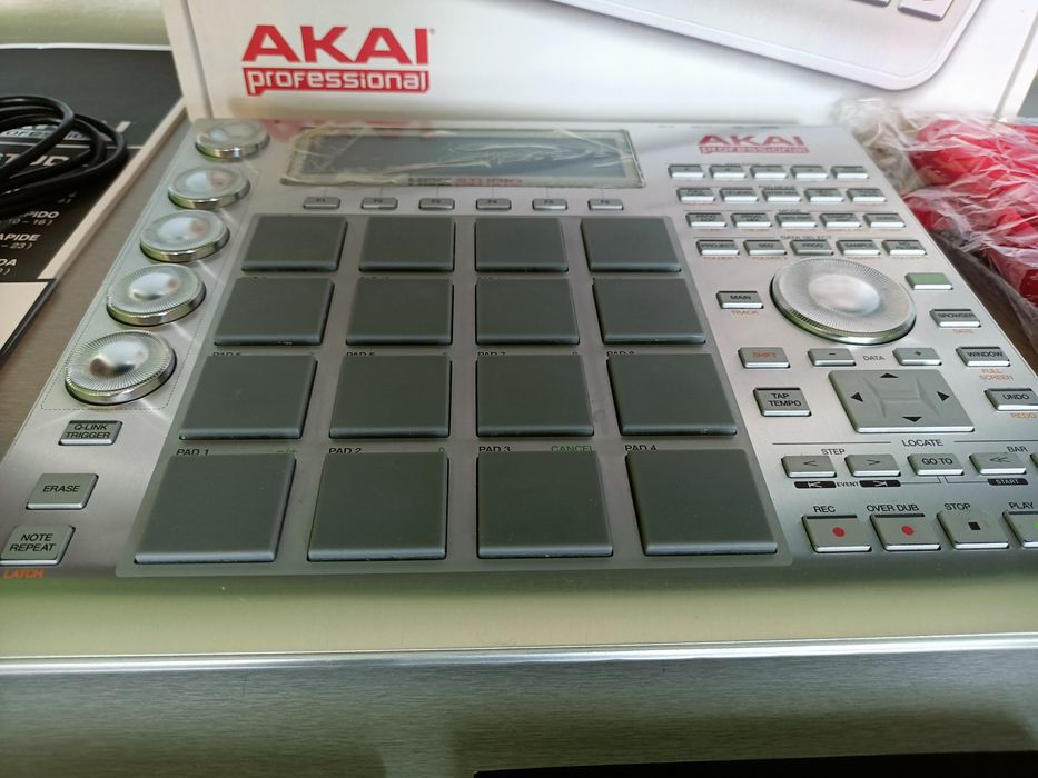 Akai MPC studio silver