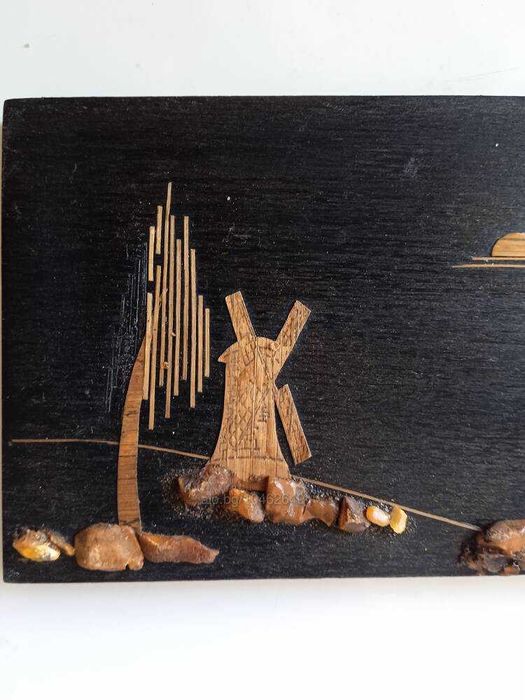 Картина с балтийски кехлибар на дърво 10*18 см