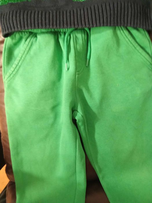 Екипи за момче 5-6 г.- 5 евро.