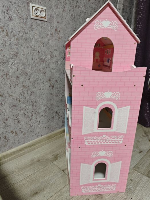 Продам кукольный домик