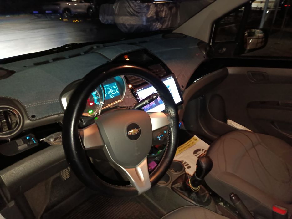 Свой, Chevrolet Spark 2020 г., белый, механика (89 000 км)