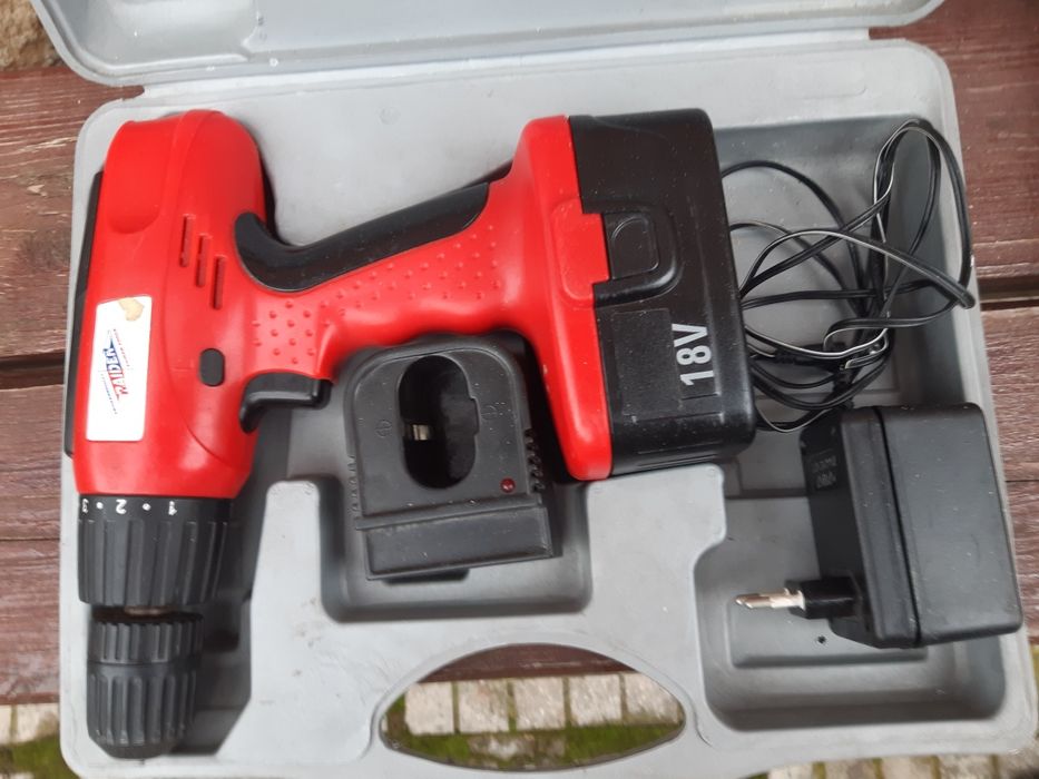 Два винтоверта с куфари