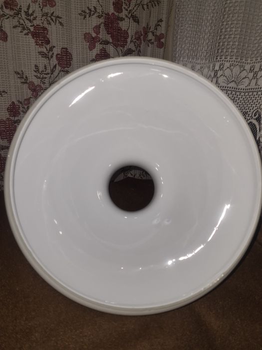 Плафон белый редкий.