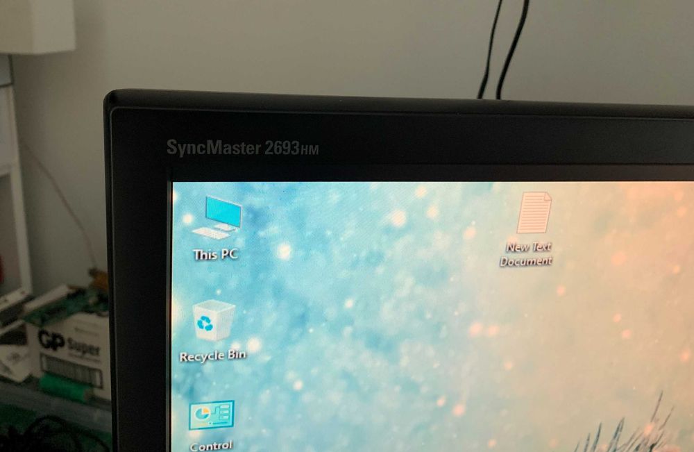 Samsung SyncMaster 2693HM monitor LCD 26 inchi 1920 x 1200 cu 5 ms