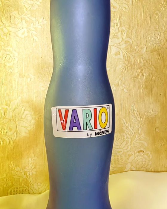 Весели стъклени високи бутилки с коркови тапи от серията Vario by Mäse