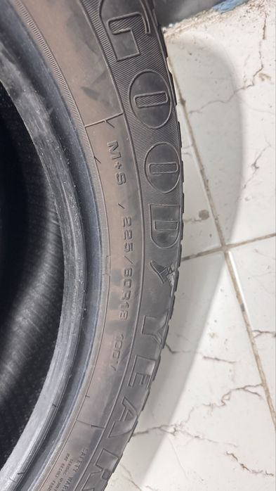 Продам б/у резину Goodyear UltraGrip suv