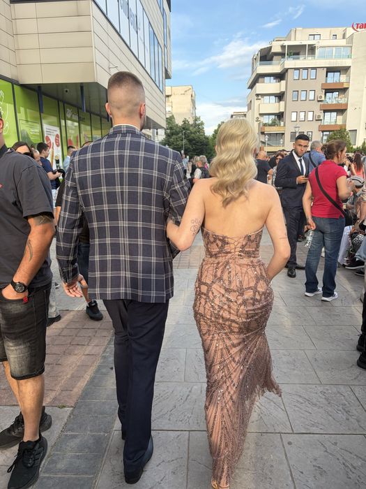 Абитуриенска рокля