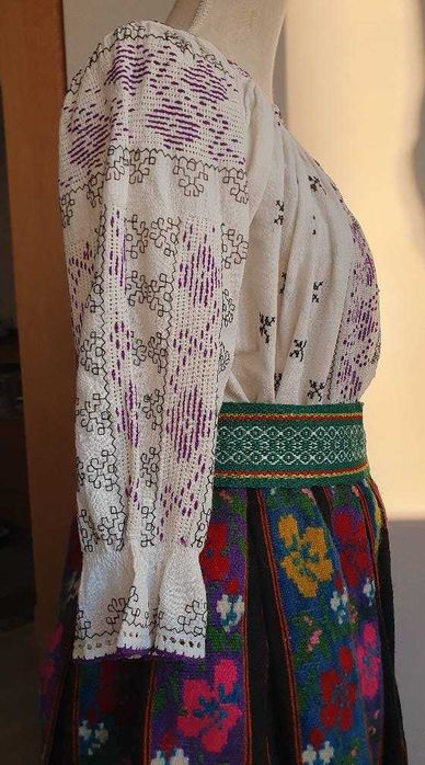 REDUCERE PRET 25%! Costum popular (ie/camasa, valnic/fota/catrinta/opr