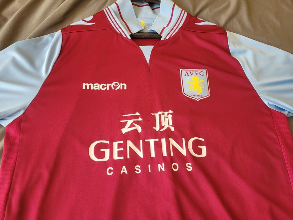 Тениска на Астън Вила на Стилян Петров