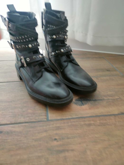 Кожени боти Zara.