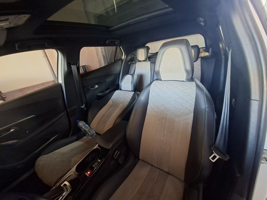 Peugeot e2008. Pejo e2008. Пежо е2008.