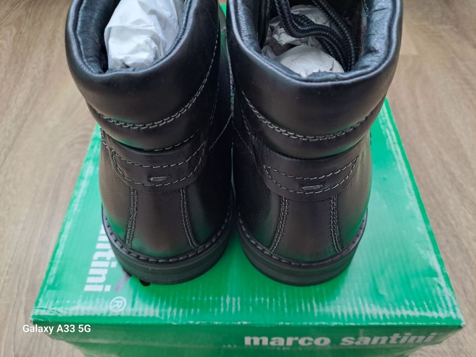 Vând bocanci din piele naturală pentru bărbați. 
Brand: Marco Santini.