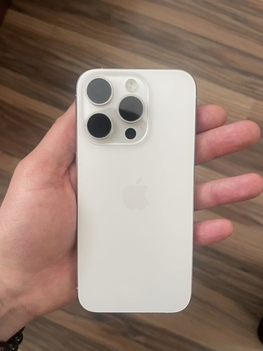 Iphone 15 pro white