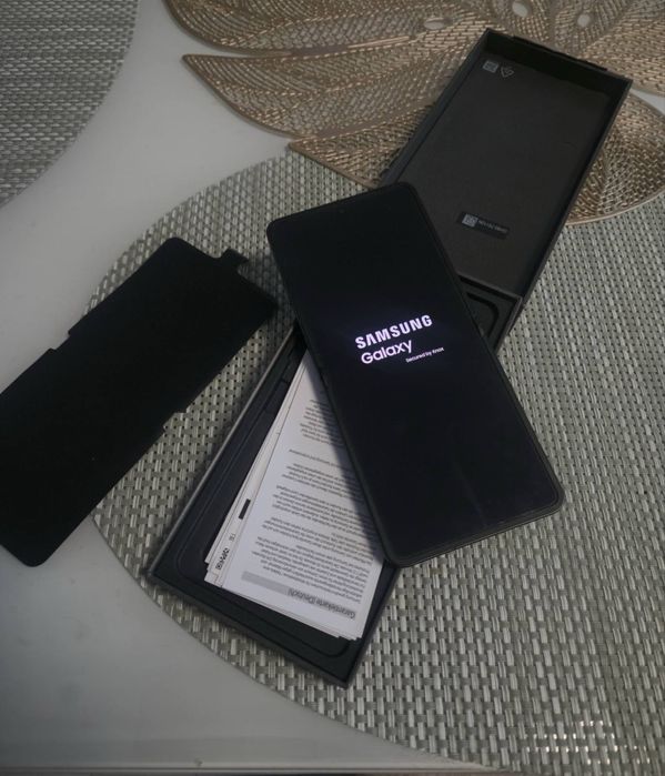 Samsung Z-FLIP 7 512G Чисто Нов