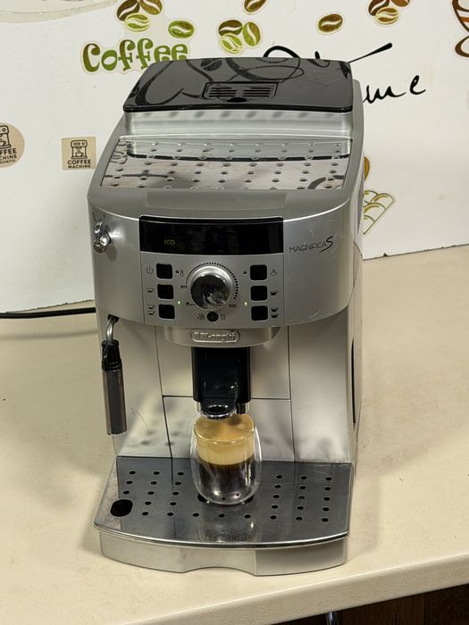 Кафемашина кафе автомат delonghi magnifica S с гаранция