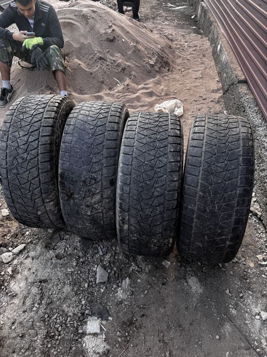Продам б/у шины 295/60r18 116R