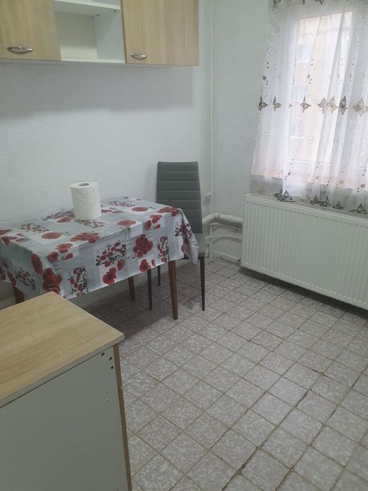 Închiriez garsoniera