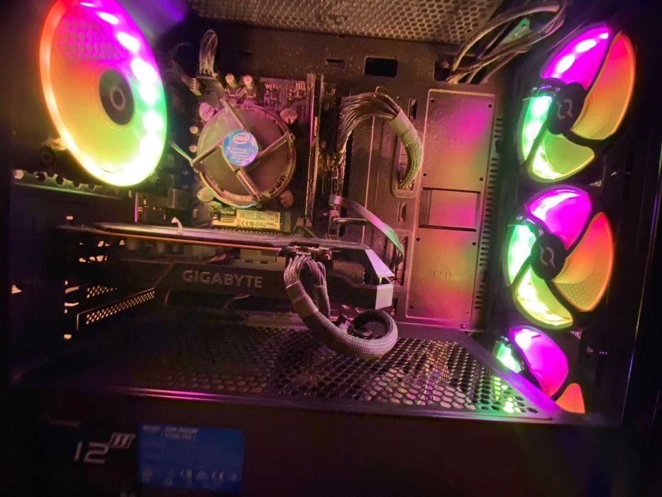 PC Gaming bine întreținut, gata de utilizare.