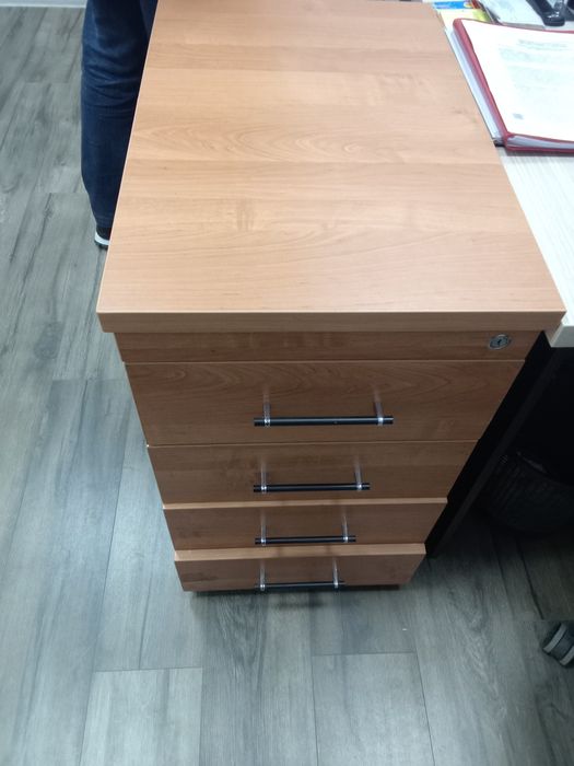 Офисный шкаф с угловым столом