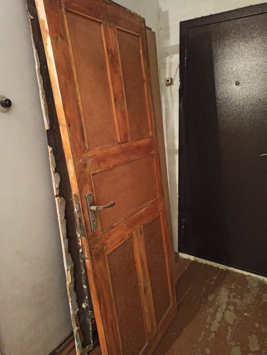 Дверь входная деревянная