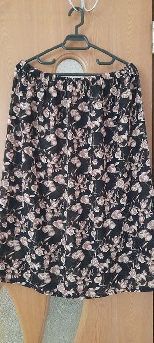 Vând o rochie și un costumase mărimea 44