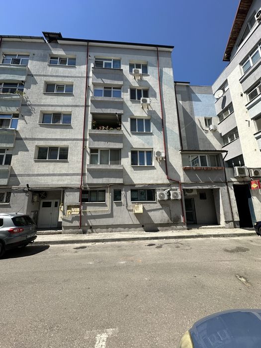 Vand spatiu comercial cu chiriasi banca Garanti
