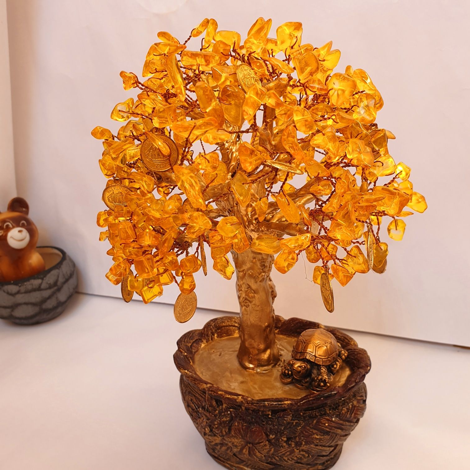 Денежное дерево из янтаря: подарок с душой