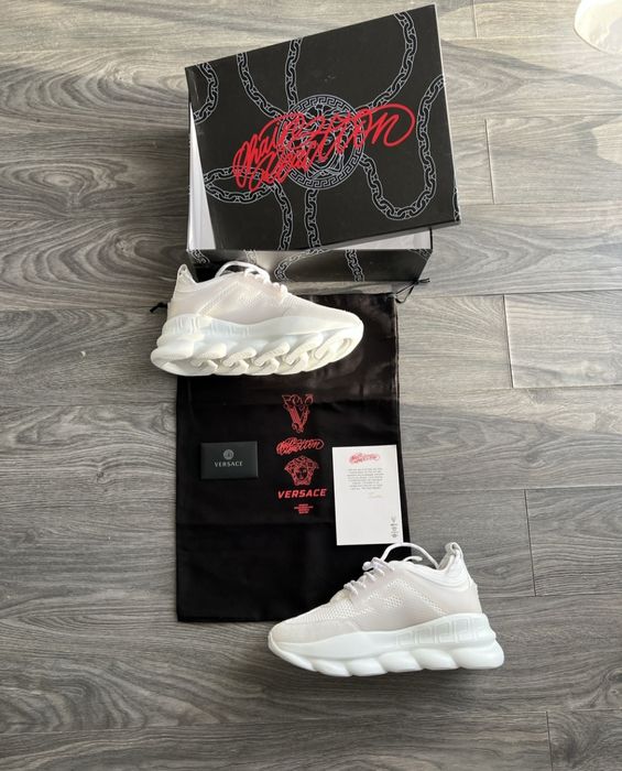 Versace chain reaction