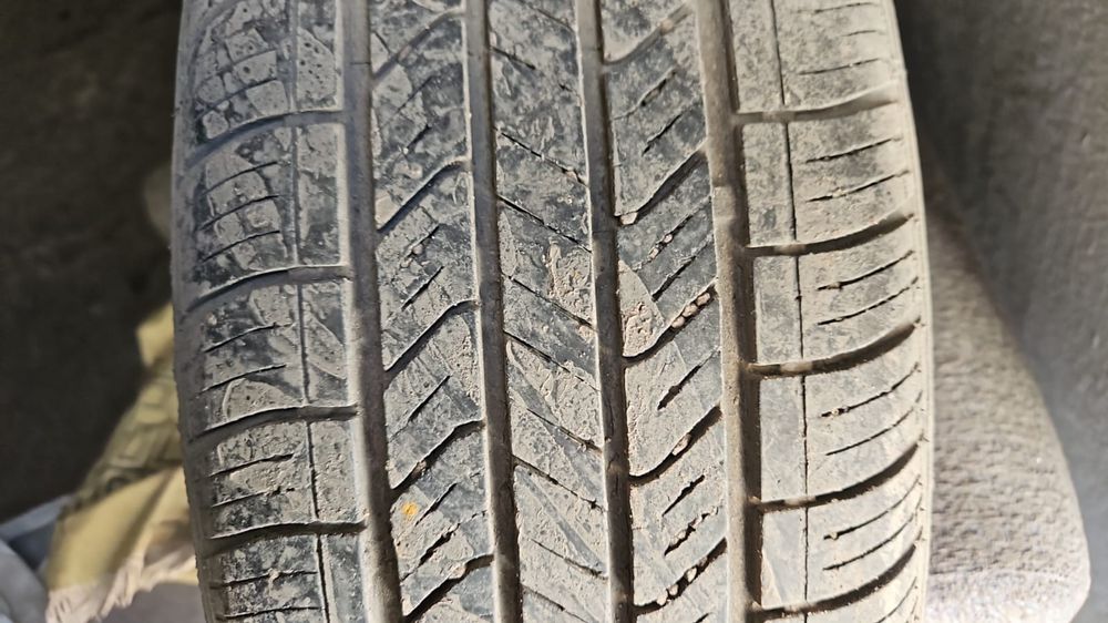 Продам комплект резины