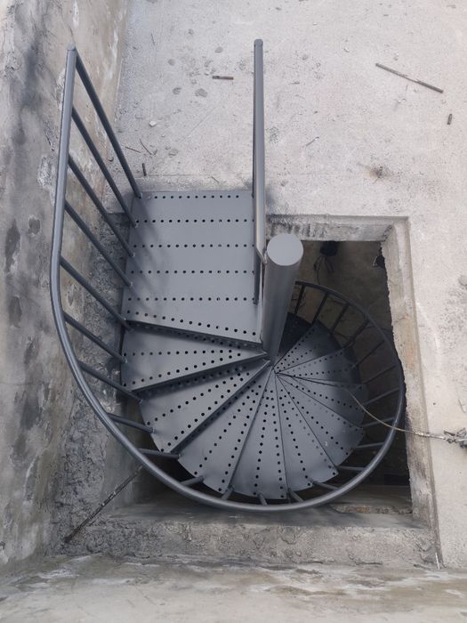Темирдан Айлана зина. Металлические винтовые лестницы.