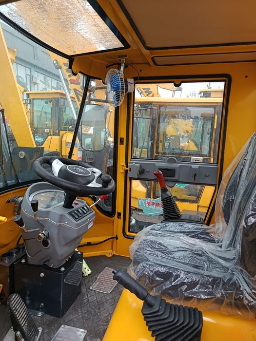 Фронтальная погрузчик