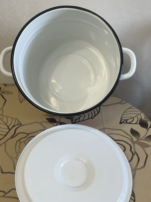 Продам кастрюлю 9 литров.