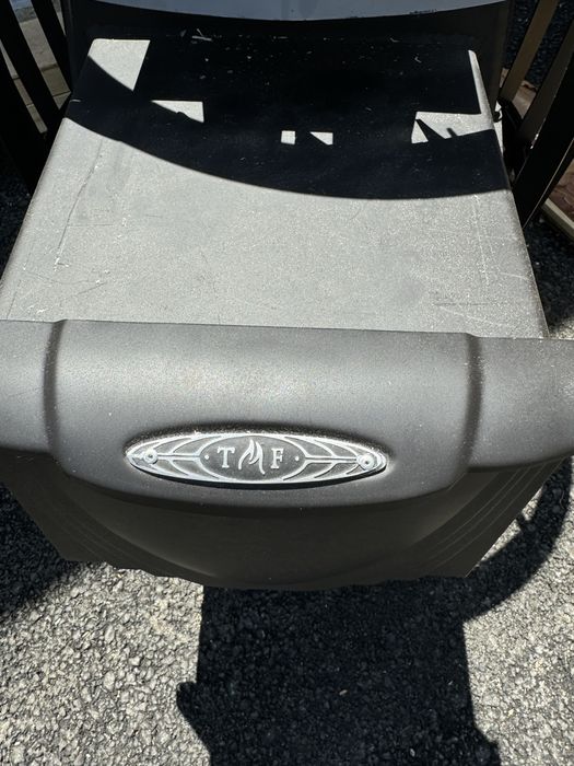 Продам угольную чугунную печь