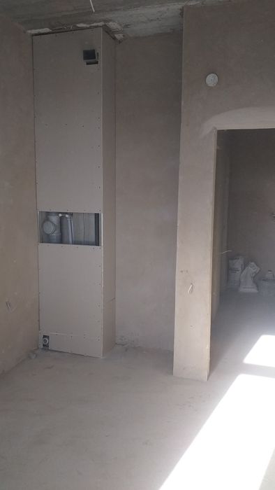 14 mkr dan 1 xonalik karopka uy sotiladi 3 qavatda joylashgan