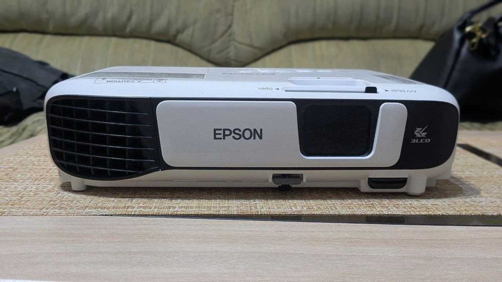 Проектор Epson EB-W41 в идеальном состоянии