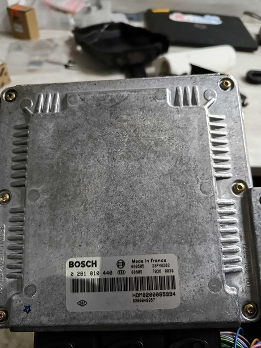 Продавам имобилайзер с ключ и компютър за Волво S40 1.9 DI 2000 г 102 к.с