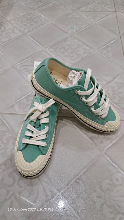 Кроссовки вьетнамский