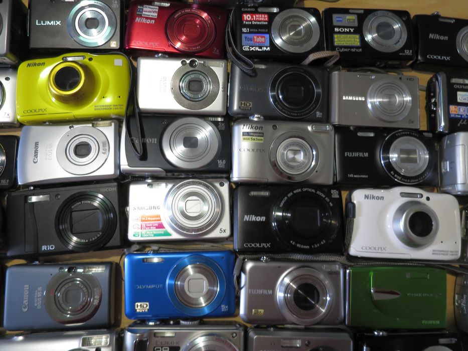 Компактен дигитален фотоапарат SONY