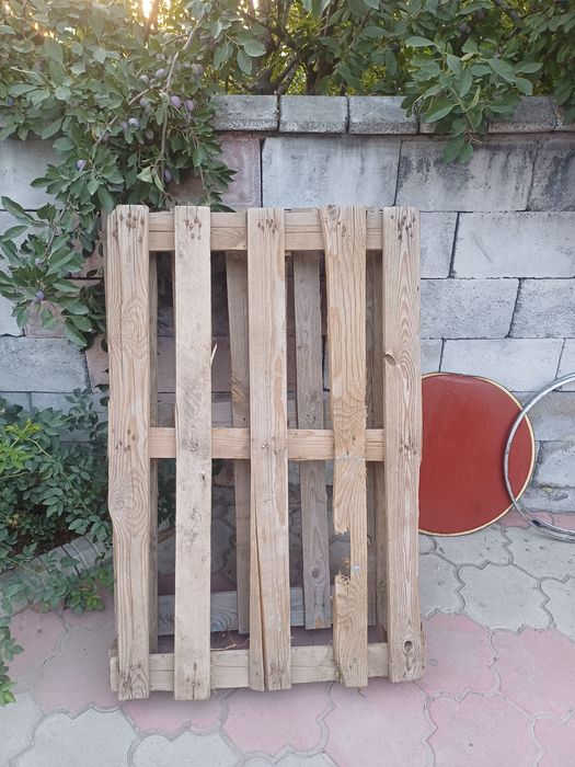 Поддоны ,палеты  осталось 8 штук