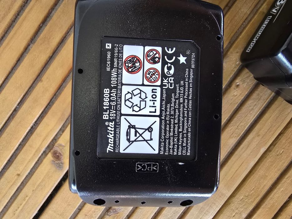 Vând baterie makita 6ah 18v